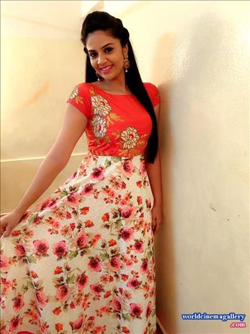 Sreemukhi Saree Stills 2