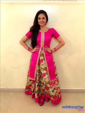 Sreemukhi Saree Stills 2