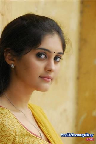 Surabhi latest Stills - World Cinema Gallery