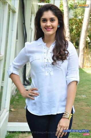 Surabhi latest Stills - World Cinema Gallery