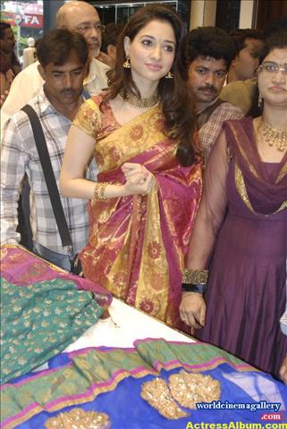 Tamanna at Kalanikethan launch