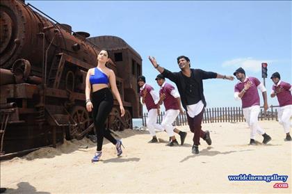 Tamanna bhatia in kaththi sandai latest stills