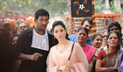 Tamanna bhatia in kaththi sandai latest stills