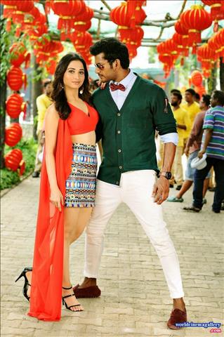 Tamanna bhatia in kaththi sandai latest stills