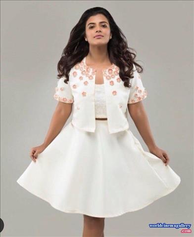 Aishwarya Rajesh Hot Saree Stills