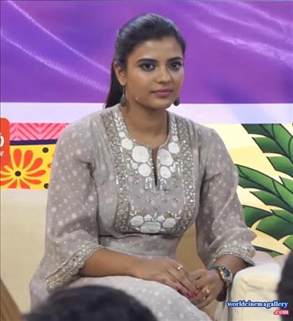 Aishwarya Rajesh Hot Saree Stills