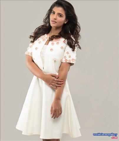 Aishwarya Rajesh Hot Saree Stills