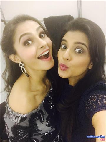 Aishwarya Rajesh Hot Saree Stills