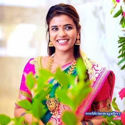 Aishwarya Rajesh Hot Saree Stills