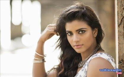Aishwarya Rajesh Hot Saree Stills
