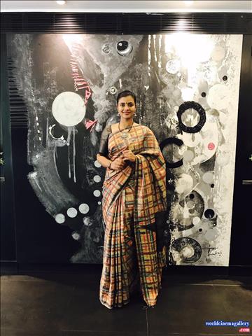 Aishwarya Rajesh Hot Saree Stills