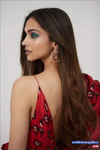 Deepika Padukone latest hot stills