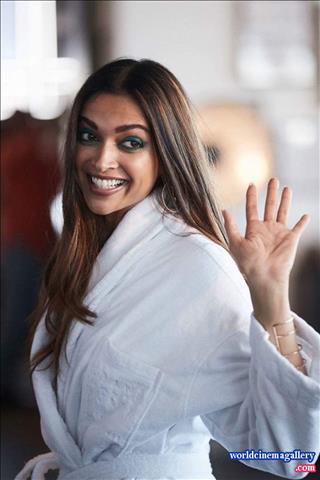 Deepika Padukone latest hot stills