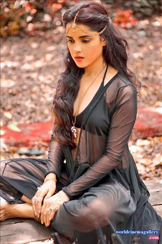 Pia Hot gym workout Stills