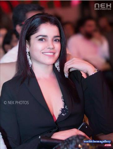 Pia Hot gym workout Stills