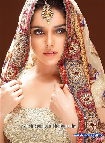 Pia Hot gym workout Stills