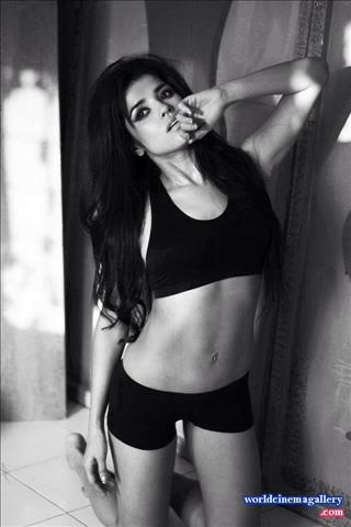 Pia Hot gym workout Stills