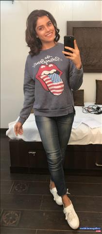 Pia latest sexy stills