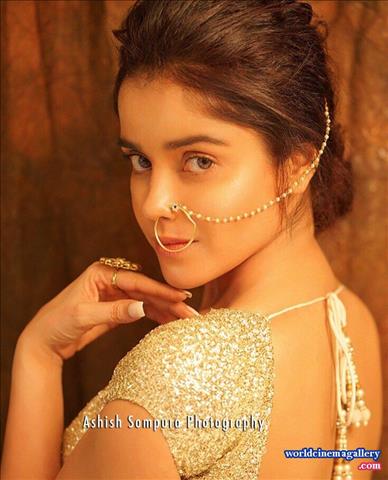 Pia latest sexy stills