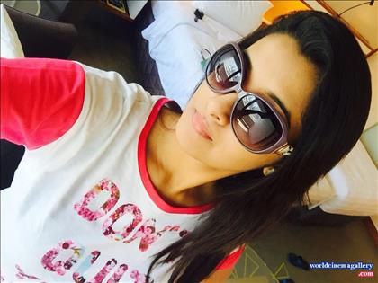 Priya Bhavani Shankar Green Saree stills at pothys ads - World Cinema Gallery