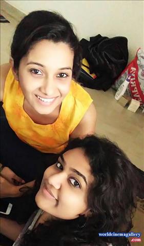 Priya Bhavani Shankar Green Saree stills at pothys ads - World Cinema Gallery