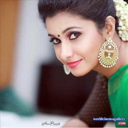 Priya Bhavani Shankar Green Saree stills at pothys ads - World Cinema Gallery