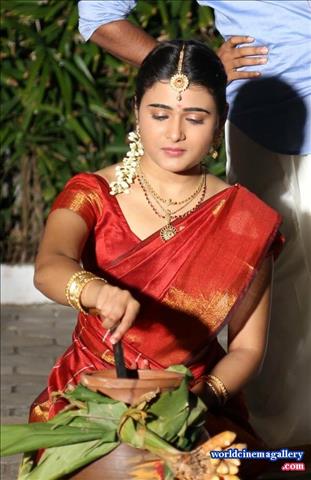 Shalini Pandey Pongal celebration in Red Saree