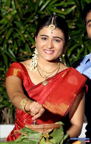Shalini Pandey Pongal celebration in Red Saree