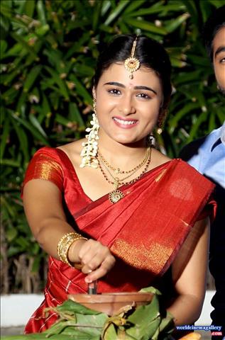 Shalini Pandey Pongal celebration in Red Saree