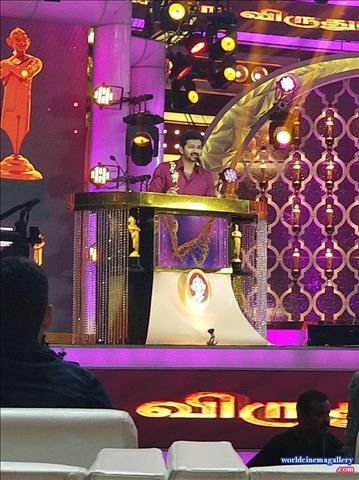 Vijay Stills at Vikatanawards 2018