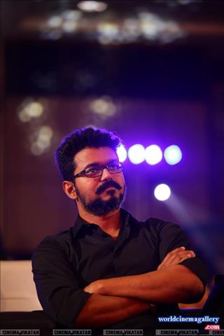 Vijay Stills at Vikatanawards 2018