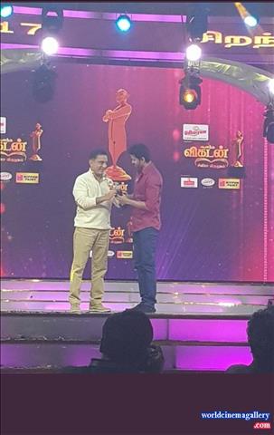 Vijay Stills at Vikatanawards 2018