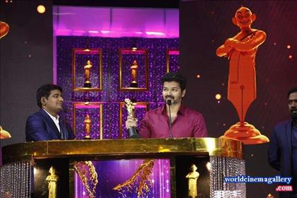 Vijay Stills at Vikatanawards 2018