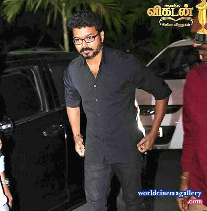 Vijay Stills at Vikatanawards 2018