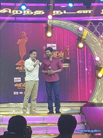 Vijay Stills at Vikatanawards 2018