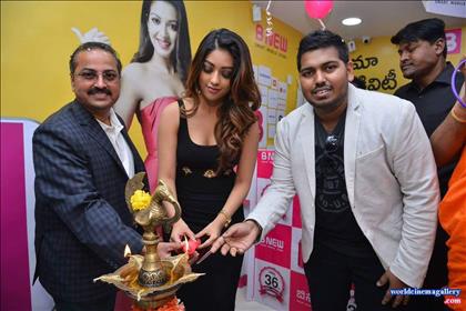 Anu Emmanuel Stills at B mobile Store Launch