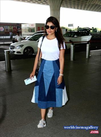 Shriya Hot Cleavage Stills