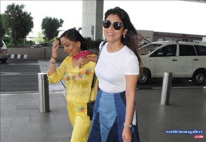 Shriya Hot Cleavage Stills