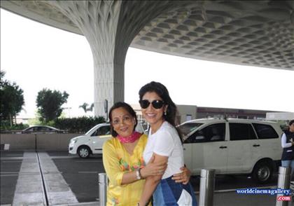 Shriya Hot Cleavage Stills