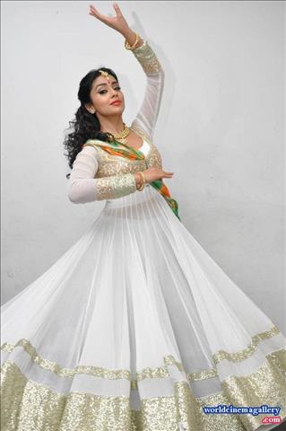 Shriya Hot Cleavage Stills