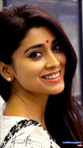 Shriya Hot Cleavage Stills