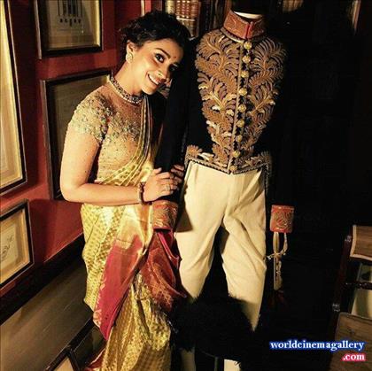 Shriya Hot Cleavage Stills