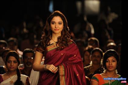 Tamanna  Stills from Vasuvum Saravananum Onna Padichavanga