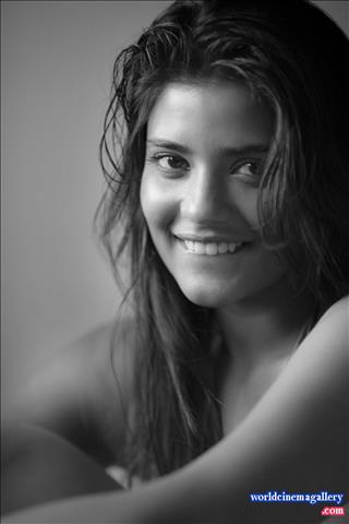 Aishwarya Rajesh Spicy Photoshoot  - World Cinema Gallery