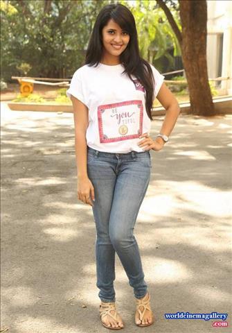 Anasuya latest Photoshoot Stills in Jeans