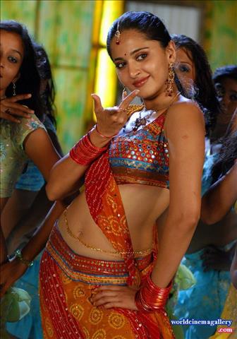 Anushka Shetty Hot Pink Saree Stills