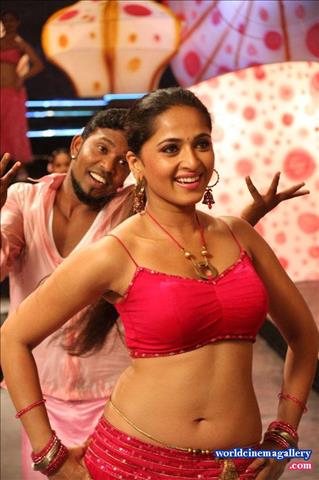 Anushka Shetty Hot Pink Saree Stills