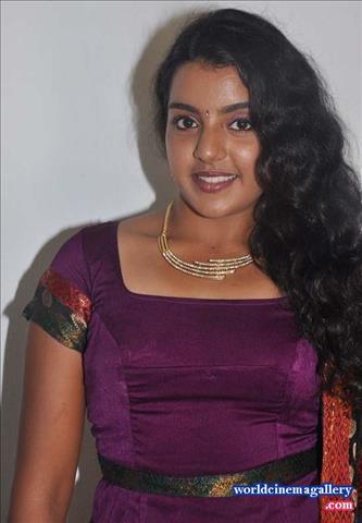 Divya Nagesh Hot stills