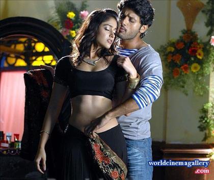 Ileana D'cruz Hot Black Saree Stills in Rechipo Movie