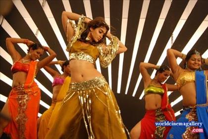 Ileana D'cruz Hot Black Saree Stills in Rechipo Movie